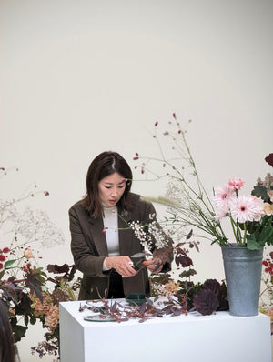 Thursday 7th of November 19:30~| Bouquet making + Tea tasting group workshop at Hug The Tea store in The Hague